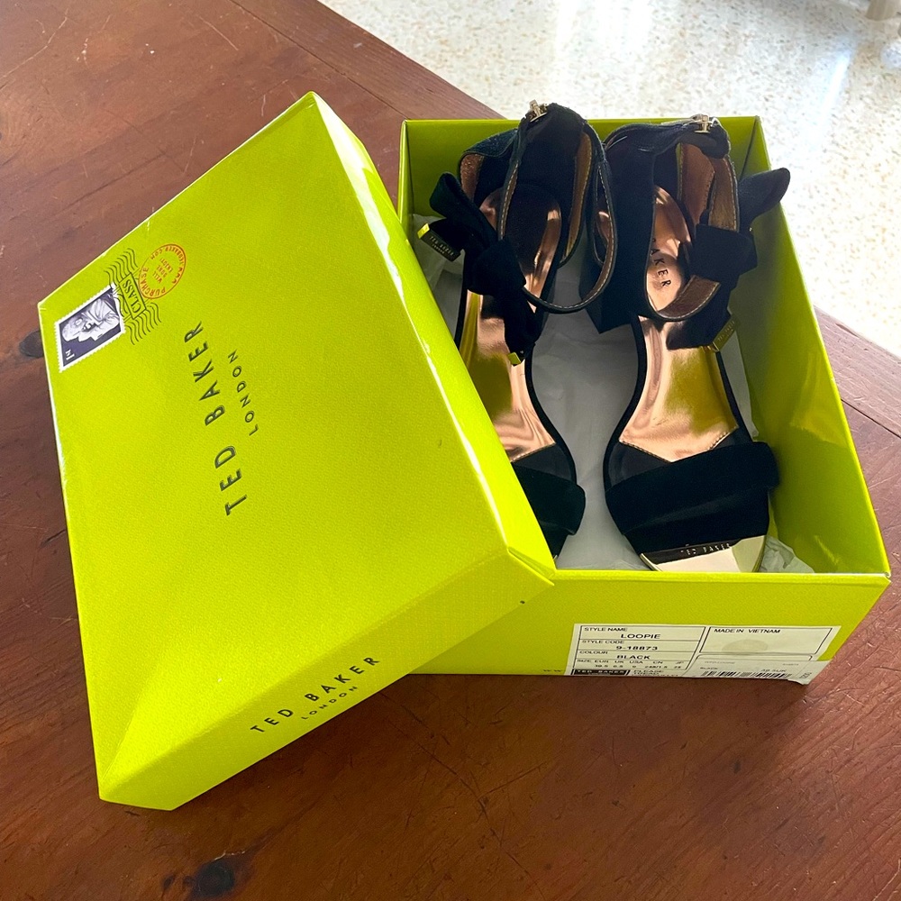 NIB Ted Baker London black suede sandals